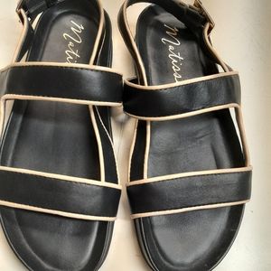 Matisse sandles size 7 leather upper black with beige pipping preowned